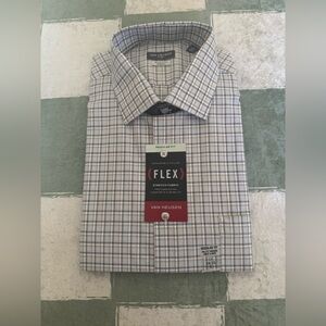 NWT Van Heusen Dress Shirt with Classic Design
